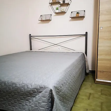 Christina's * 利昂尼迪翁